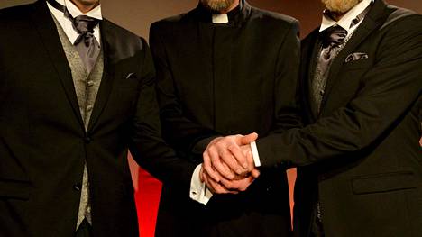 Avioliitto | Sateenkaaripapit-verkosto: Samaa sukupuolta olevia pareja vihkivien pappien määrä on kasvanut KHO:n päätöksen jälkeen