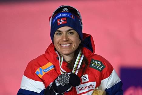 Heidi Weng kuuluu Norjan hiihtomaajoukkueen kokeneeseen kaartiin.