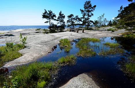 Vuorovene vie upeaan saaristoon - Kaupunki 