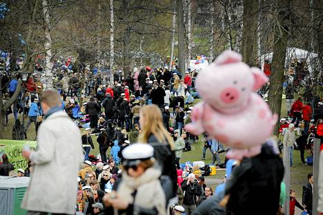 Näin vapunpäivän vietto sujui Kaivopuistossa – 