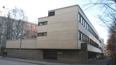 Katukuvaan sopimaton koulu halutaan purkaa Taka-Töölöstä – tilalle suunnitellaan kahta kerrostaloa