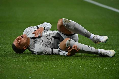 Kylian Mbappé loukkaantui PSG:n pelissä Montpellieriä vastaan.