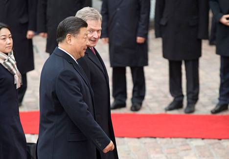 Kiinan presidentti Xi Jinping ja presidentti Sauli Niinistö Xin valtiovierailulla Suomessa vuonna 2017.