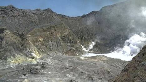 Matkailijoiden suosima White Islandin tulivuori purkautui yllättäen Uudessa-Seelannissa – Ainakin yksi on kuollut ja useita kateissa