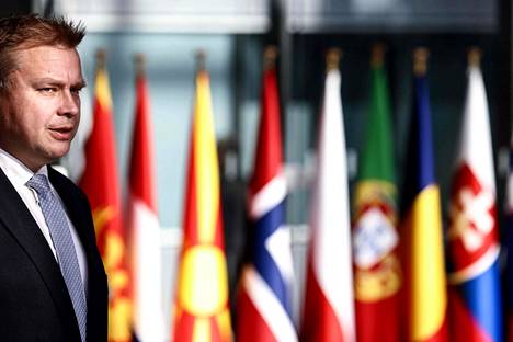 Puolustusministeri Antti Kaikkonen Naton puolustusministerikokouksessa Brysselissä keskiviikkona. 