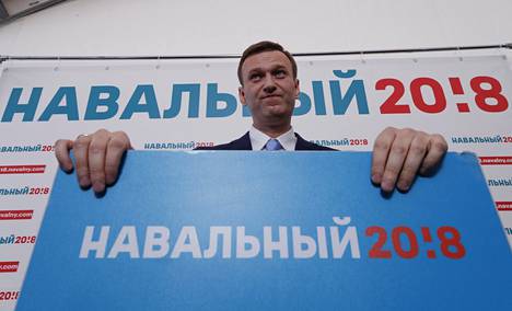 Venäjän opposition johtohahmo Aleksei Navalnyi kampanjoi joulukuussa 2017 päästäkseen presidenttiehdokkaaksi. Nyt vireillä olevan lakimuutoksen arvellaan olevan tarkoitettu hänen toimintansa rajoittamiseksi.