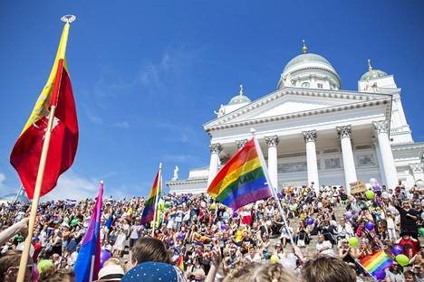 Kesäkuussa vietetään Pride-kuukautta, jolloin sukupuoli- ja seksuaalivähemmistöihin liittyviä teemoja pidetään erityisesti esillä myös yrityksissä. Kuva Pride-juhlasta vuodelta 2016.