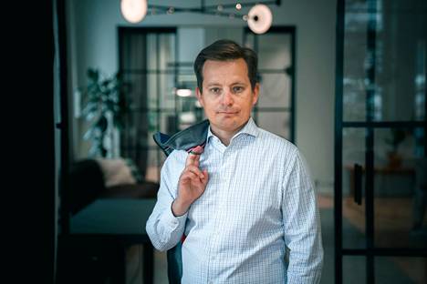 Accenturen Suomen-johtaja Tomas Nyström vertaa metaversumia vesistöön, joka täyttyy informaatiosta ja yhdistää nykyisen internetin ”saaret”.