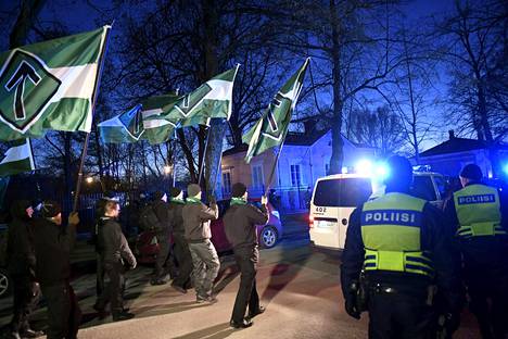 Uusnatsijärjestö Pohjoismainen vastarintaliike marssi Helsingissä viime itsenäisyyspäivänä.