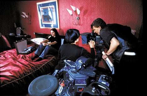 Historiaa tehdään öisin -elokuvaa kuvattiin Suomessa syystalvella 1998.