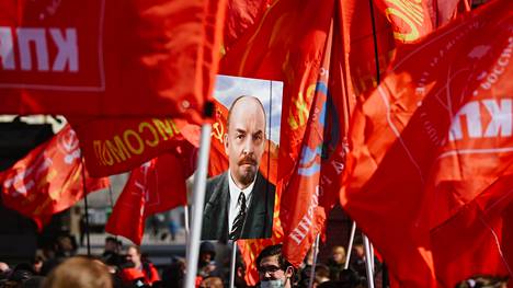 Huhtikuussa 2021 Moskovassa kannettiin Leninin kuvaa neuvostojohtajan syntymäpäivän kunniaksi järjestetyssä tilaisuudessa.