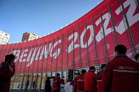 Työntekijöitä Pekingin olympiakylässä 24. joulukuuta 2021.