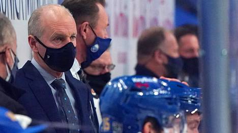 Jääkiekko | Buffalon päävalmentaja Ralph Krueger sai koronaviruksen, Rasmus Ristolainen karanteenissa ja NHL-pelejä siirretty
