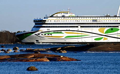 Tallink My Star -alus saapumassa Tallinnasta Helsingin Jätkäsaareen 2. huhtikuuta.