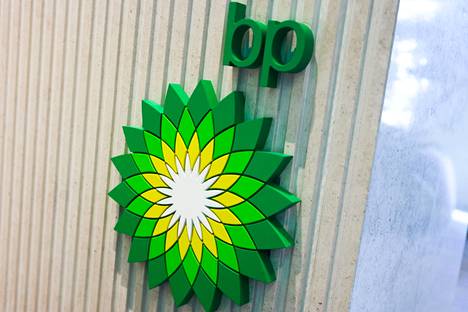 Ympäristöjärjestö haastaa öljyjätti BP:n ilmastotoimet yhtiökokouksessa. 