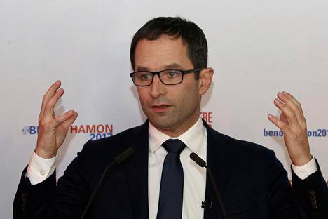 Benoît Hamon puhui medialle Ranskan sosialistipuolueen esivaalin ensimmäisen kierroksen äänestyksen jälkeen sunnuntaina 22. tammikuuta.