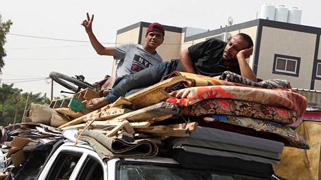 Ihmiset valmistautuivat evakuoitumaan Rafahin alueelta eteläisestä Gazasta.