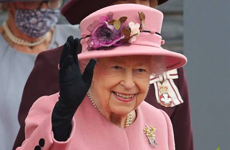 Britannian kuningatar Elisabet kuvattuna Walesissa viime viikolla. 
