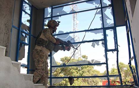 Afganistanin hallituksen sotilas vartiossa Kunduzissa heinäkuun lopulla.