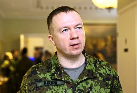 Viron maavoimissa divisioonan esikuntatehtävissä työskentelevä everstiluutnantti Rainek Kuura osallistui Helsingissä tiistaina Upseeriliiton ja Ulkopoliittisen instituutin seminaariin.