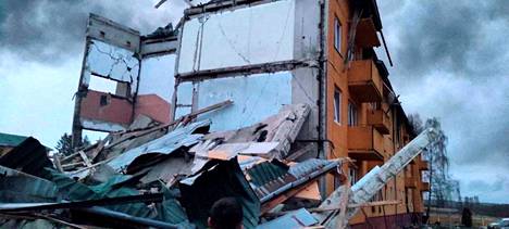Sunnuntaisen ilmaiskun vaurioittama rakennus Javorivin koulutuskeskuksessa.