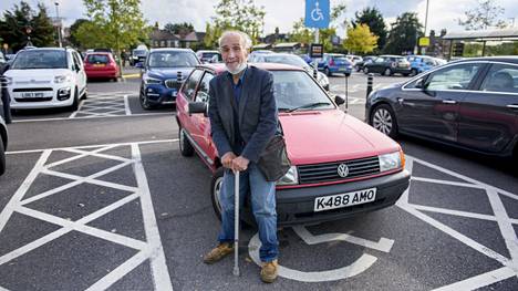 Lontoolainen Damien Laurence ei aio luopua vanhasta autostaan, vaikka se ei läpäise laajenevia Ulez-päästörajoituksia.