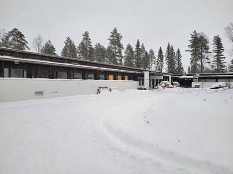 Leipomo toimi Keuruulla varuskunnalta tyhjiksi jääneissä tiloissa. Kuva on otettu vanhan sotilasruokalan ovelta 10. tammikuuta.