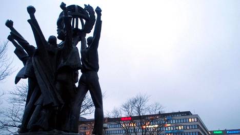 Maailman rauha -patsasta ei siirretä Helsingin Lenininpuistoon – valtuusto vitsaili venäläisten lahjan upottamisesta mereen