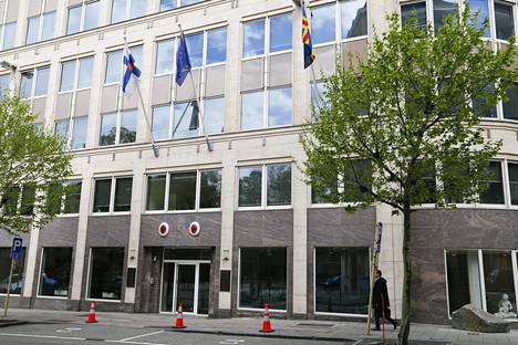 Suomen edustustot Brysselissä nipistivät palkkakuluissa, työntekijät  haastoivat oikeuteen – nyt lähetystöt joutuvat maksamaan tuhansien eurojen  palkkarästit - Politiikka 