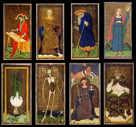The cards in the Visconti-Sforza deck are richly illustrated and partly gold-decorated.