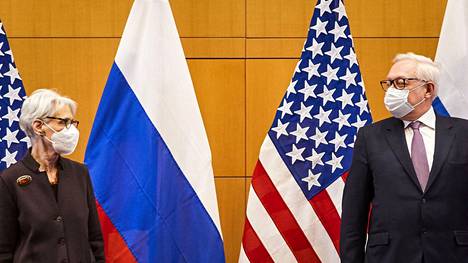 Yhdysvaltojen varaulkoministeri Wendy Sherman ja Venäjän varaulkoministeri Sergei Rjabkov neuvottelivat Ukrainaan liittyvästä kriisistä Genevessä maanantaina.