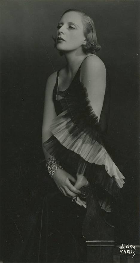 Madame d'Oran muotokuva taiteilija Tamara de Lempickasta, n. 1930. 