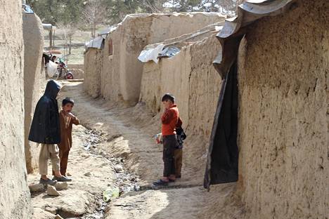 Monet Isisiä paenneet siviilit ovat päätyneet pakolaisleirille Kabulin lähistölle.
