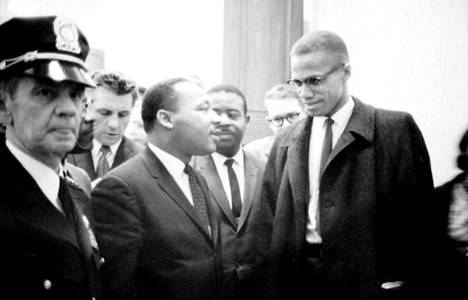Kansalaisoikeusaktivistit Malcolm X (oik.) ja Martin Luther King vuonna 1964. Malcolm X murhattiin vuonna 1965 ja Martin Luther King 1968.
