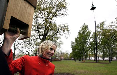 Norjalaisen Anne Katrine Dolvenin suunnittelema muistomerkki The Finnish Untuned Bell taiteilija Helene Schjerfbeckin kunniaksi paljastettiin Tammisaaressa vuonna 2011.
