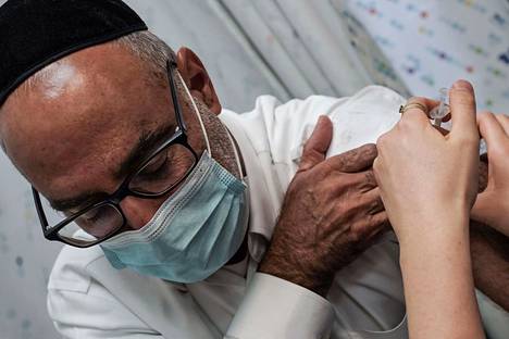 Israel neljättä rokoteannosta esimerkiksi yli 60-vuotiaille.