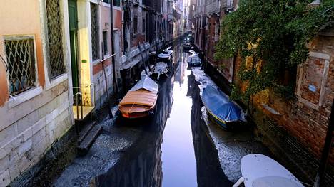 Venetsian kanaalit ovat nyt lähes tyhjät, marraskuussa kaupunkia piinasivat tuhoisat tulvat