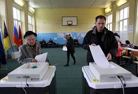 Presidentinvaalien äänestyspaikka moskovalaisessa lähiössä vuonna 2012. Vaalit saivat paljon kritiikkiä, sillä niitä pidettiin epäreiluina ja vilpillisinä.