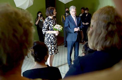 Presidentti Sauli Niinistö ja puoliso Jenni Haukio sunnuntain valtakunnallisessa äitienpäiväjuhlassa Säätytalolla.