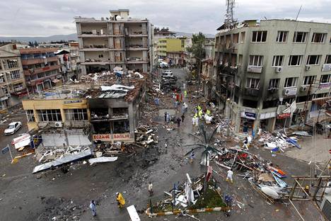 Kaksoispommi-iskun tuhoja Reyhanlıssa Turkissa 12. toukokuuta 2013.