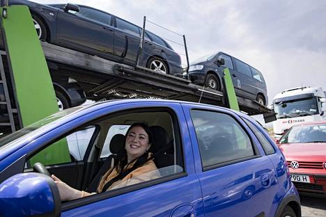 Käytetyn Opel Corsan ostanut Svetlana Karpenko kertoi tarvitsevansa autoa vapaaehtoistöitään varten.