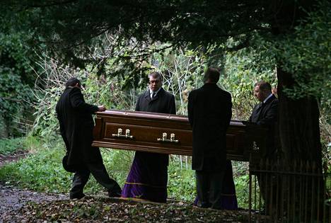 Aleksandr Litvinenko haudattiin Highgaten hautausmaalle Lontoossa 7. joulukuuta 2006.