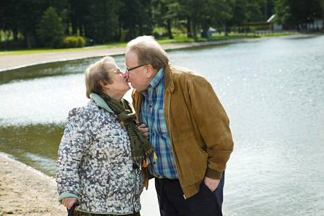 Lauri ja Minna Kotilainen ovat olleet 50 vuotta naimisissa. Pahin myrsky liitossa koettiin, kun Lauri Kotilaisen yritys meni 1990-luvun lamassa konkurssiin. Yhdessä pysyminen oli oikeastaan saavutus, Minna Kotilainen sanoo.