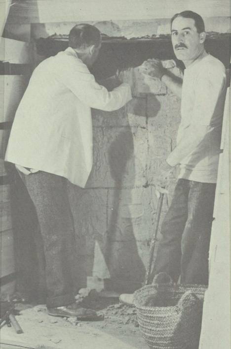 Howard Carter ja lordi Carnarvon Tutankhamonin haudan suulla vuonna 1922.