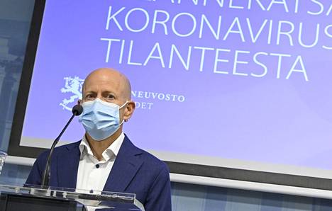 Ylilääkäri Otto Helve Terveyden ja hyvinvoinnin laitokselta kertoi Suomen koronavirustilanteesta tiedotustilaisuudessa torstaina.