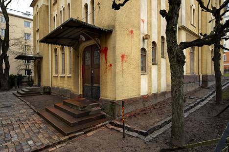 Turun synagogaa töhrittiin punaisella maalilla sunnuntain ja maanantain välisenä yönä.