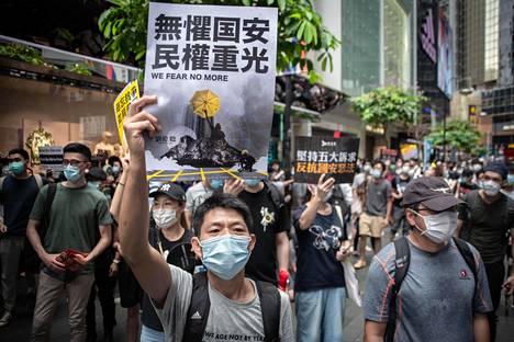 Ihmiset osoittivat mieltään uutta turvallisuuslakia vastaan 1. heinäkuuta, Hongkongin Kiinalle siirtymisen vuosipäivänä.
