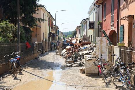 Tulvatuhoja Faenza
n kaupungissa Ravennan maakunnassa kuvattuna maanantaina.