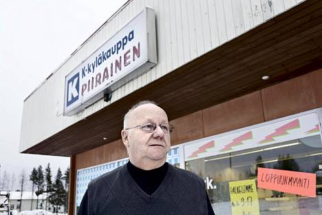 Kauppias Matti Piirainen sulkee Lentiiran kyläkaupan tänään perjantaina. Alun perin kaupan perustivat hänen vanhempansa vuonna 1927. Nykyinen kaupparakennus valmistui vuonna 1976.