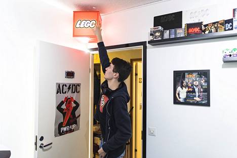 The Lego lamp comes from a bankrupt toy store.  In the background is another passion of Onni Nummela: the rock band AC / DC.